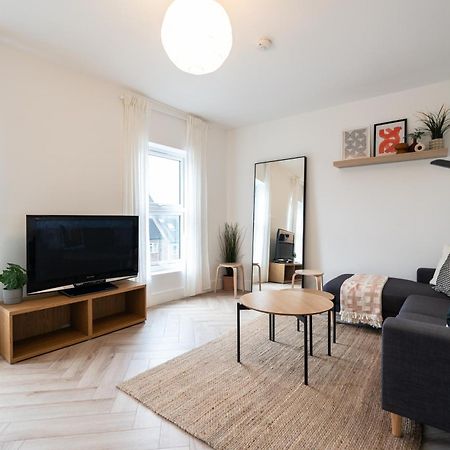 The Battersea Place - Charming 4Bdr Flat 런던 외부 사진